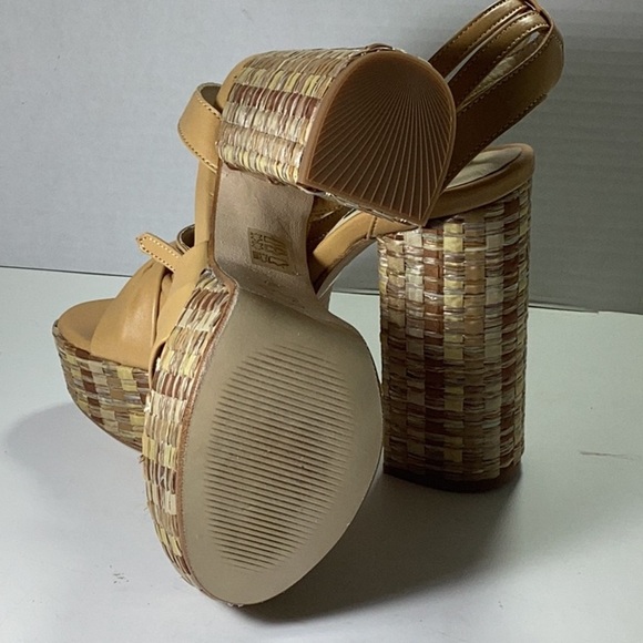 Chelsea Paris
Zasa Raffia Leather Ankle-Strap Platform Sandals - Picture 7 of 9